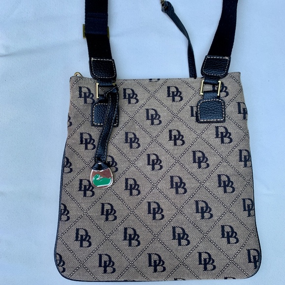 Dooney & Bourke Quilt Crossbody Shoulder Bag - Picture 5 of 16